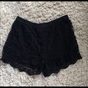 Stretchy, comfy black lace short’s